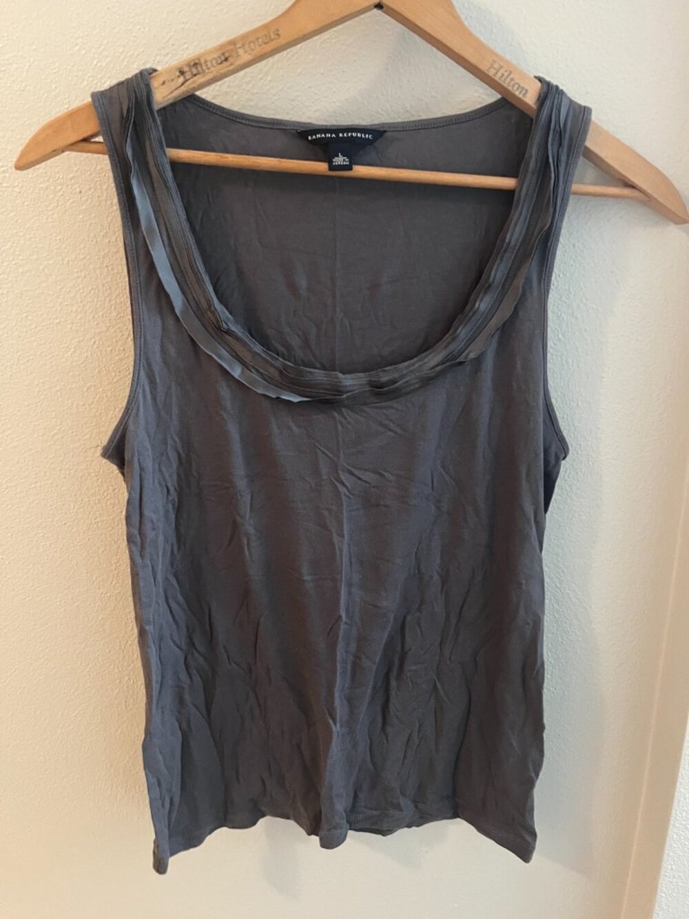 Banana Republic Cotton-Blend Raw Edge Trim Scoop-Neck Tank Top in Gray